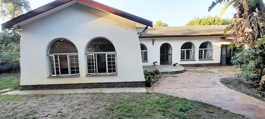 5 Bedroom Property for Sale in Elim Western Cape